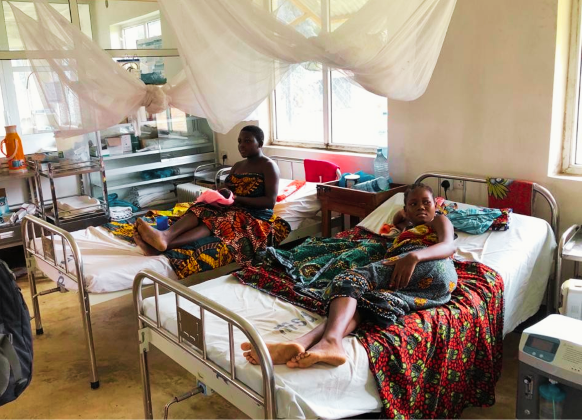 Patientenzimmer der NEugeborenenstation im Lugala Lutheran Hospital, Tansania